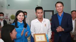 Anh shipper cứu cháu bé 3 tuổi rơi từ tầng 12 trở thành nhân vật đột phát trên Google