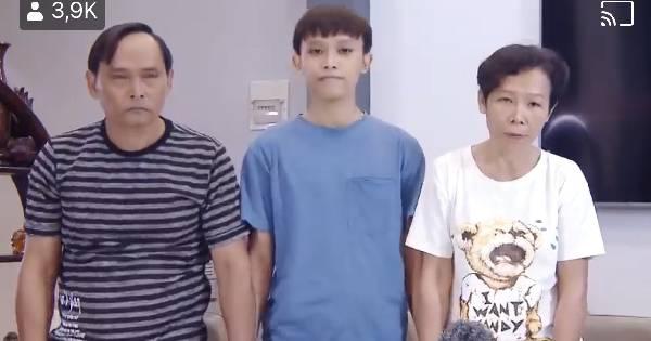 Hồ Văn Cường và bố mẹ cúi đầu xin lỗi Phi Nhung và khán giả