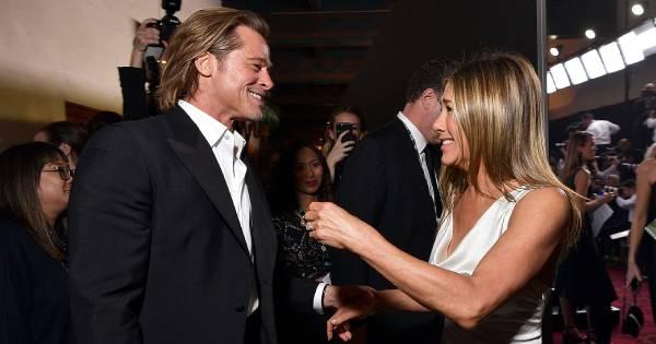 Tập thoại qua Zoom, Jennifer Aniston gọi Brad Pitt là "anh yêu"