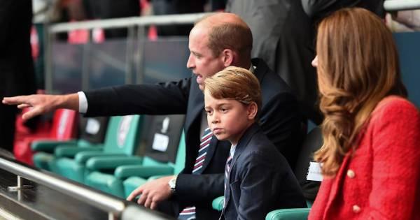 Công nương Kate lên tiếng về bộ trang phục của con trai khi đi xem đá bóng