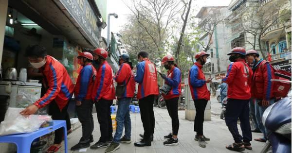 Hà Nội dừng hoạt động của xe ôm công nghệ: Shipper nào được phép giao hàng?