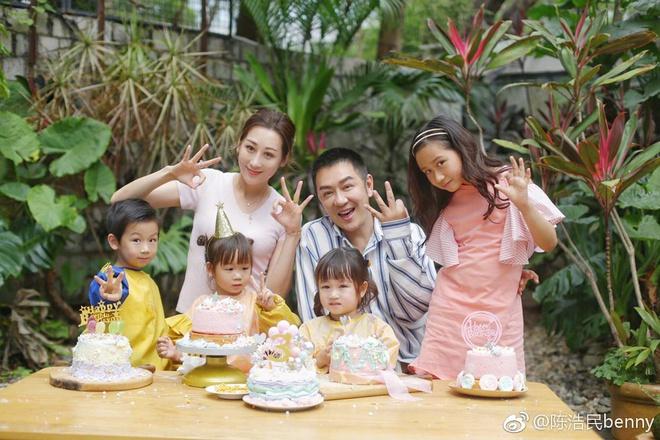 Trần Hạo Dân sống khó khăn ở căn hộ rẻ tiền, vợ bán hàng online