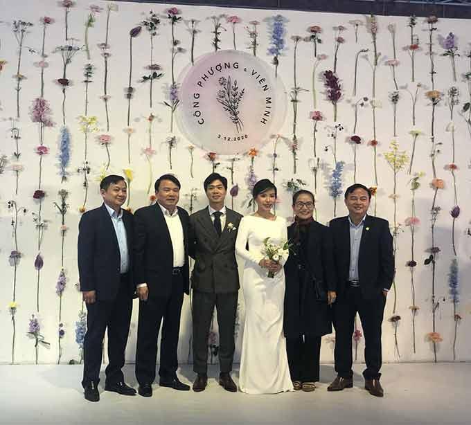 Công Phượng đãi họ hàng và bà con lối xóm món gì trong tiệc cưới ở quê