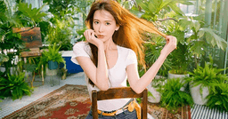 Lâm Chí Linh trẻ đẹp, thon thả khó tin ở tuổi U50