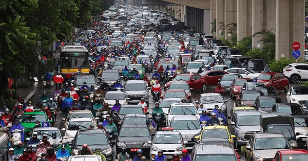 Hà Nội: Nhiều tuyến đường tắc nghẽn do trận mưa lớn sáng nay