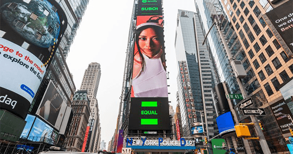 Suboi tự hào xuất hiện ở Quảng trường Thời đại Mỹ lần thứ 2