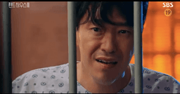 "Penthouse 3" tập 10: Joo Dan Tae bị nhốt vào bệnh viện tâm thần, Cheon Seo Jin bị con gái hạ độc