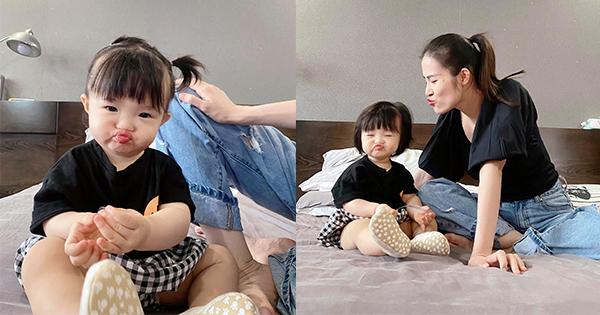 Biểu cảm ngộ nghĩnh của con gái Đông Nhi khi mẹ đòi hôn