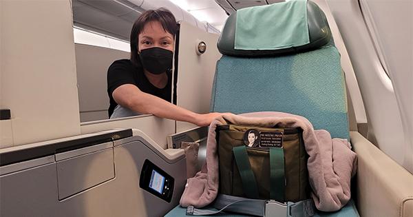 Việt Hương nghẹn ngào đưa tro cốt Phi Nhung về Mỹ: "Thương quá Nhung ơi"