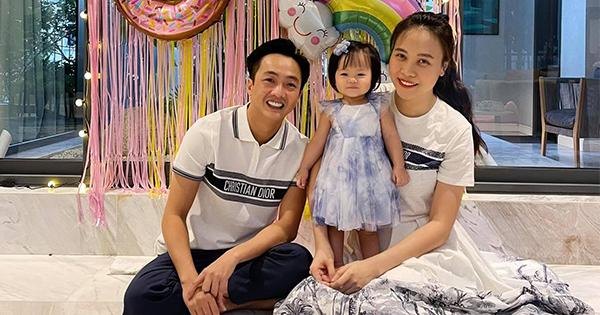 Anh chàng nào cũng nên học Cường Đô La câu nói này dịp 20/10: "Nhờ công vợ"