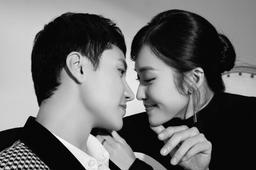 Khả Ngân tung loạt ảnh được Thanh Sơn ôm vào lòng, chú thích thêm hai chữ