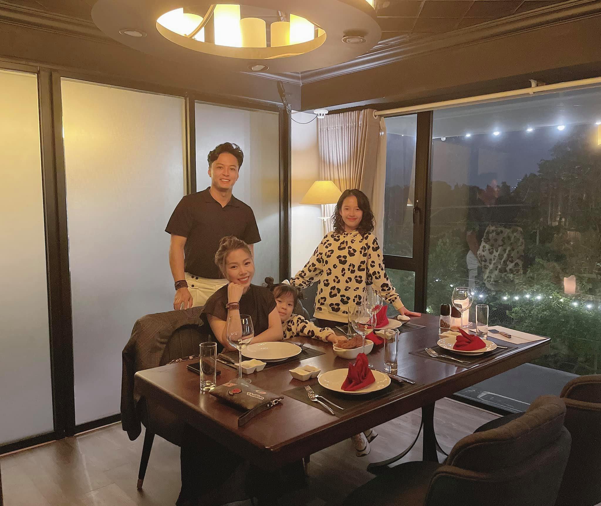 Bà xã Hồng Đăng được chồng tổ chức tiệc lãng mạn, tặng hàng hiệu để đón sinh nhật sớm