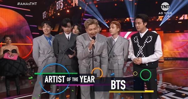 BTS trở thành nghệ sĩ châu Á đầu tiên thắng Nghệ sĩ của năm tại American Music Awards (AMAs)