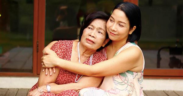 Diva Mỹ Linh hiếm hoi chia sẻ ảnh mẹ đẻ, tiết lộ luôn gốc gác gia đình