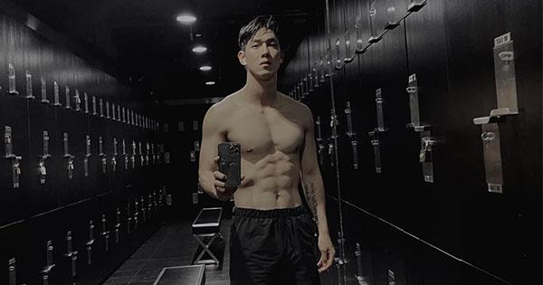 Song Luân cởi áo nhờ chị em làm chứng trước giờ nghỉ Tết