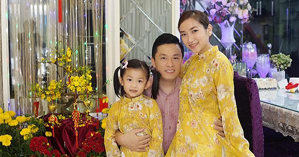 Người ta tặng vợ xế hộp, còn Lam Trường mua xe máy cho bà xã làm quà tình yêu