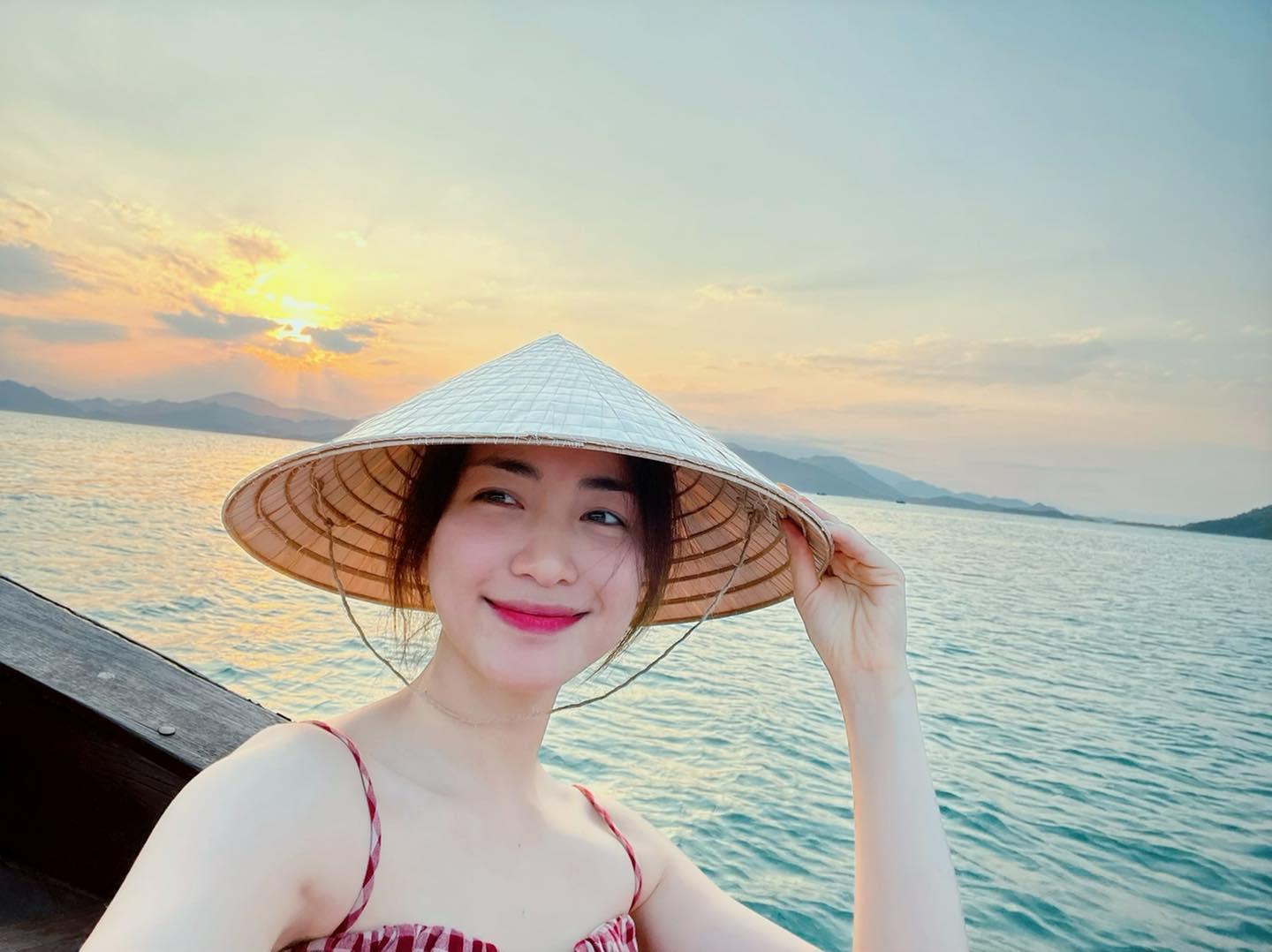 Cách giải quyết nỗi buồn của Hòa Minzy: Đi dọn nhà