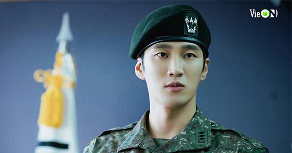 Tài tử "Hậu duệ mặt trời" khoe vẻ điển trai trong lần thứ 3 mặc quân phục