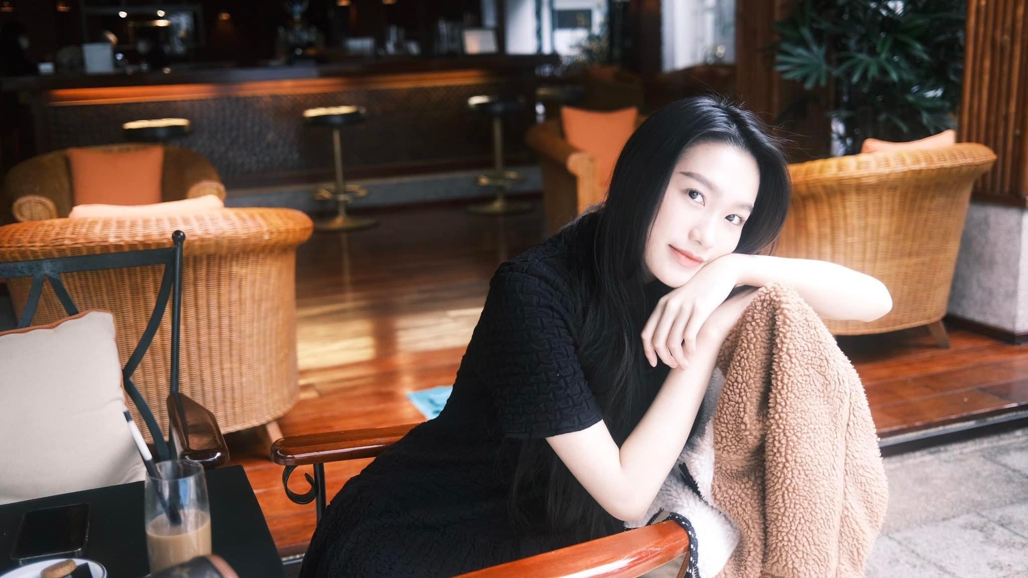 Bạn gái Đoàn Văn Hậu tin vào duyên phận hơn là "gió tầng nào gặp mây tầng đó"