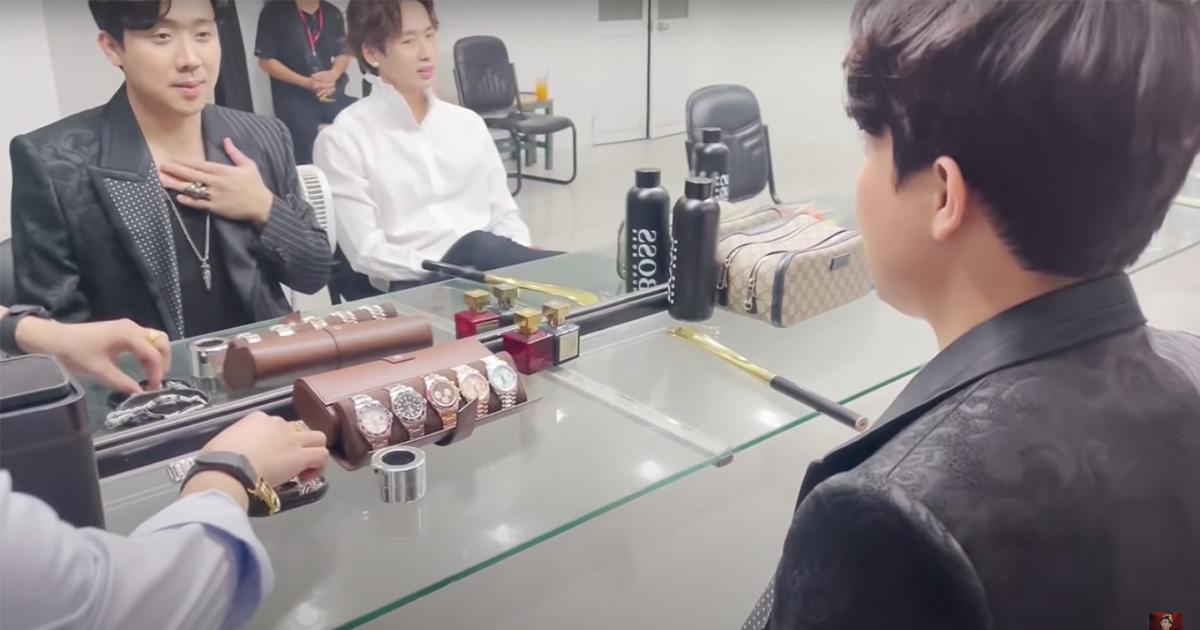 Unbox đồ đi làm của Trấn Thành: Trang sức giá trị bằng 6 căn nhà, có cả 4 chai nước mắm