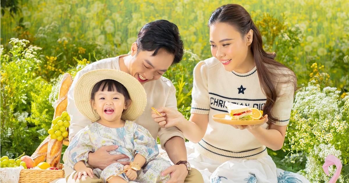 Đàm Thu Trang tung bộ ảnh như phim Hàn mừng sinh nhật con gái Suchin 2 tuổi