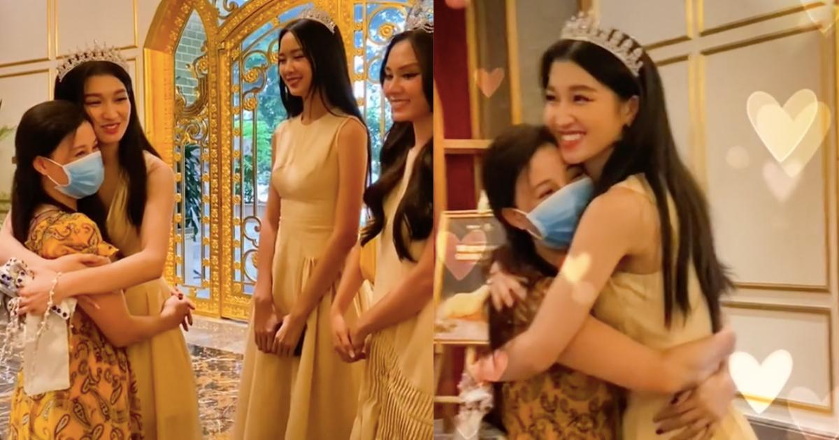 Á hậu Phương Nhi hạnh phúc được gặp mẹ sau 10 ngày bận rộn hậu đăng quang
