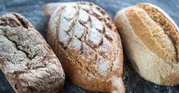 Nên chọn ăn cơm hay bánh mì ?