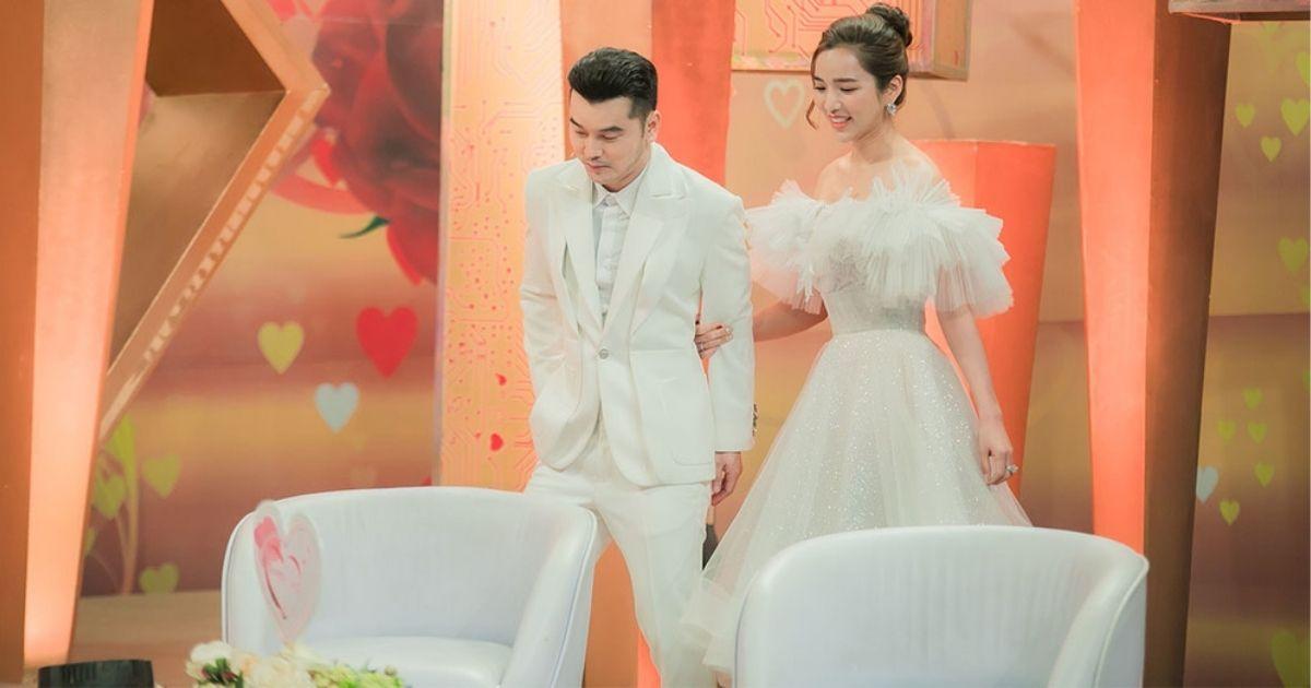 Ưng Hoàng Phúc khẳng định bị vợ kiểm soát, gọi chồng là "rùa bò lật ngửa"