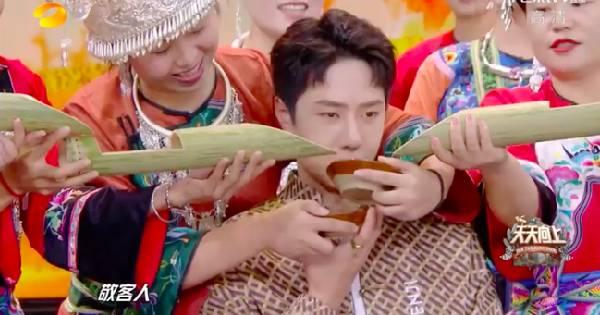 Sở thích "khó đỡ"của Vương Nhất Bác: Đồ ăn càng "thử thách" càng thích thú