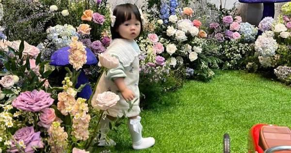 Cường Đô La biến hầm siêu xe thành phim trường ngập hoa cho con gái, ê-kíp chụp ảnh hơn chục người