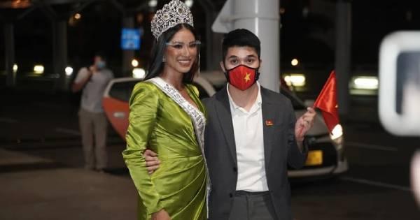 Á hậu Kim Duyên phải đóng thêm gần 100 triệu tiền hành lý khi mang theo 8 vali đến Israel