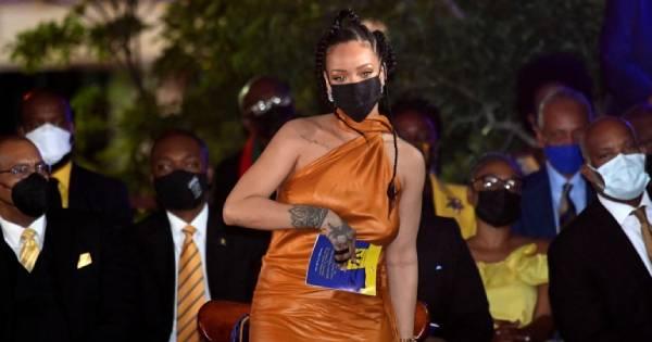 Ca sĩ tỷ phú Rihanna trở thành Anh hùng dân tộc thứ 11 của Barbados