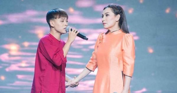 Hồ Văn Cường nhắc đến mẹ nuôi Phi Nhung trong show diễn cát xê 200 triệu