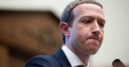 Ông chủ Facebook bị "văng" khỏi top 10 người giàu nhất thế giới khi 250 tỷ USD vốn hóa "bốc hơi"