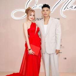 VÕ NỮ NGÂN HÀ: MỸ NỮ TIKTOK “CHIẾM SPOTLIGHT” TẠI SHOW CỦA NTK ĐỖ LONG