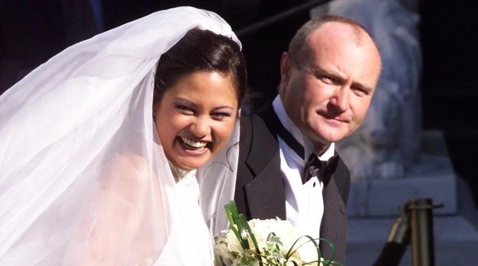 Cha đẻ Lily Collins đuổi vợ ba ra khỏi nhà vì bị "cắm sừng"