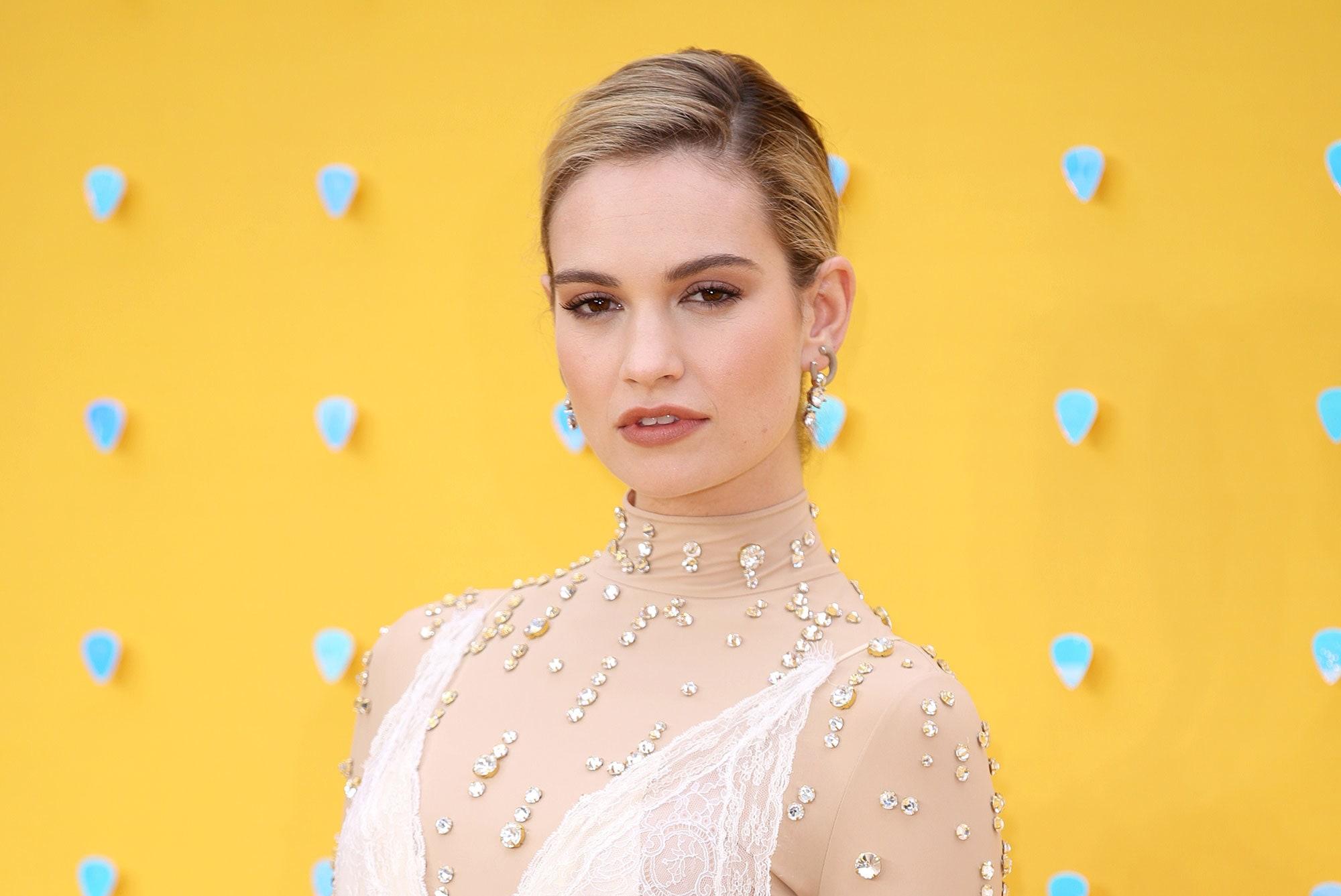 Lily James khuyên phụ nữ mở cửa trái tim và đắm mình vào những sai lầm