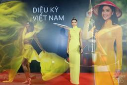 Đi tìm màu sắc trang phục “chân ái” của Hoa hậu H’hen Niê?