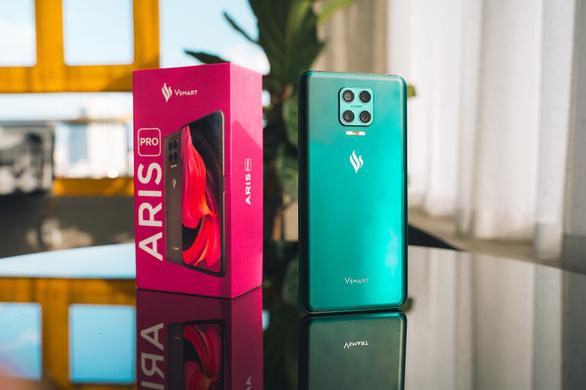 VinSmart Aris trở thành chiếc điện thoại thứ hai của thế giới có camera ẩn