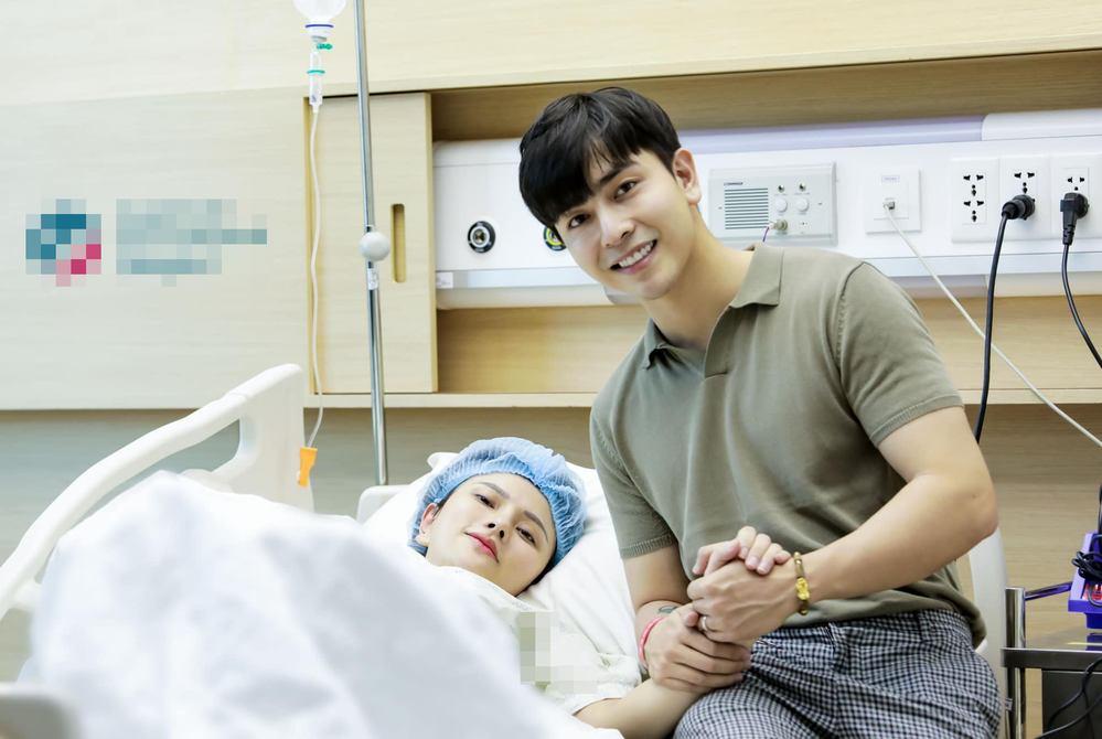 Thu Thủy sinh con gái cho ông xã kém 10 tuổi