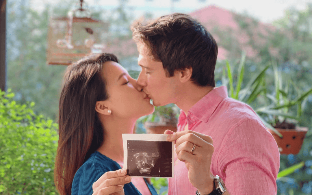 MC Hoàng Oanh lần đầu được đoàn tụ với chồng Tây kể từ ngày sinh con.