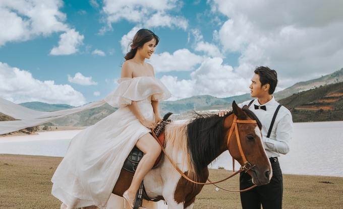 Hậu đám cưới bí mật, vợ cũ Phan Thanh Bình khoe ảnh cưới với chồng trẻ