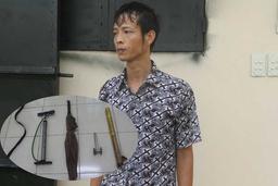 Bé trai 9 tuổi đêm nào cũng nằm mơ bị bố chốt cửa đánh dù đang ở cùng bà