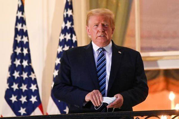 Donald Trump đầu xuất hiện trước công chúng sau khi tuyên bố khỏi Covid