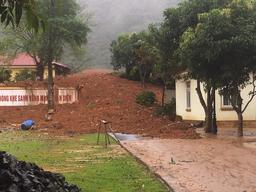 Sạt lở đất ở Quảng Trị vùi lấp 20 cán bộ, chiến sĩ: Những hình ảnh đầu tiên