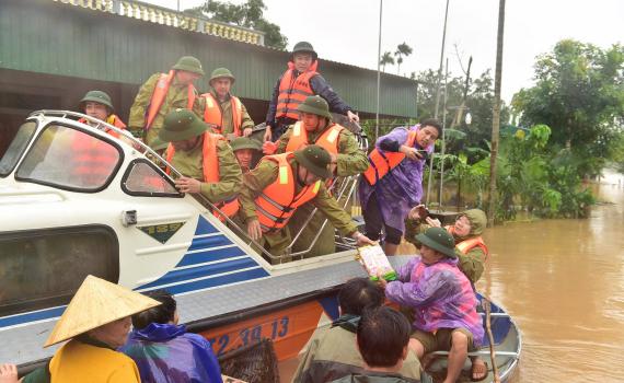 Miền Trung huy động tổng lực để phục vụ cho công tác ứng phó bão số 8