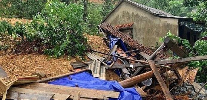 Quảng Bình di dời khẩn cấp hàng trăm người khỏi khu vực sạt lở ở núi Ba Cồn