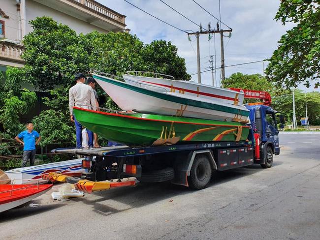 Quảng Ninh gửi 50 ca nô, xuồng máy vào miền Trung cứu trợ người dân vùng lũ