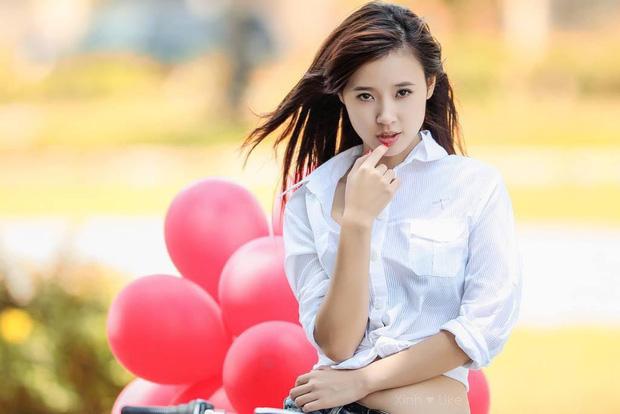 Sách GDCD lớp 7 lấy ảnh Midu làm minh họa cho bài tập về lối sống giản dị