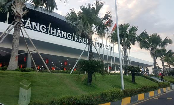 Đóng cửa 6 sân bay, dừng chạy tàu hỏa vì bão số 9